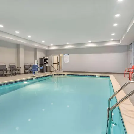 La Quinta Inn And Suites By Wyndham Bloomington